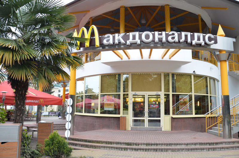 7. Самый большой "Макдоналдс" в мире находится в Москве