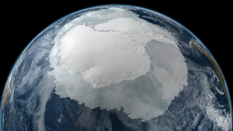 15. Вид на Антарктиду из космоса.
