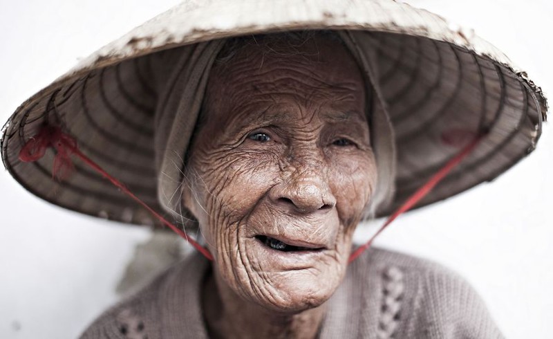 Пожилая женщина из Хойана (Вьетнам)