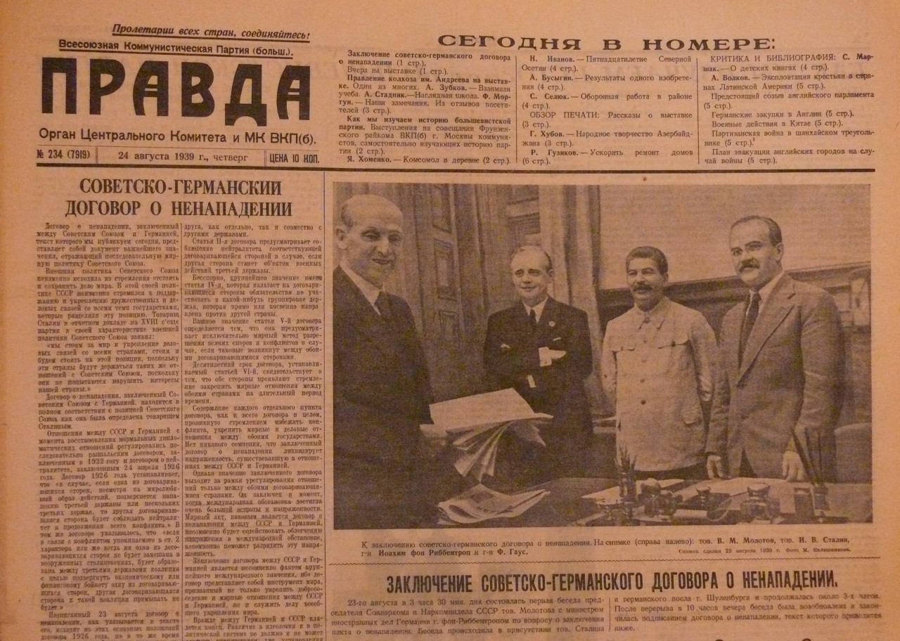 Подписание договора о ненападении с Германией. Газета "Правда" от 24 августа 1939 года.
