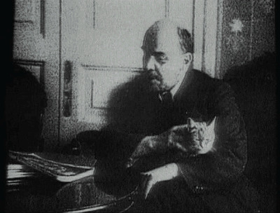 Даже дедушка Ленин любил котов
