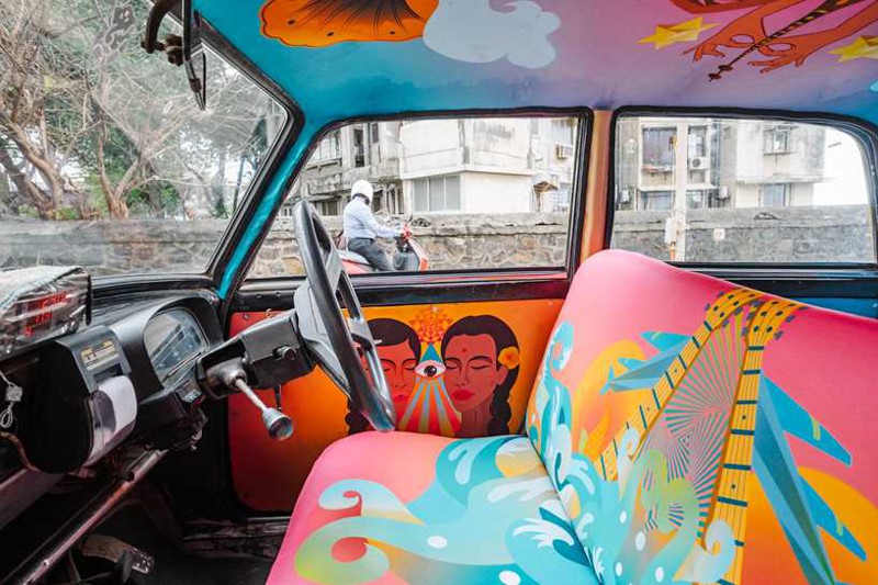 Вот как индийские дизайнеры оформляют салоны такси 