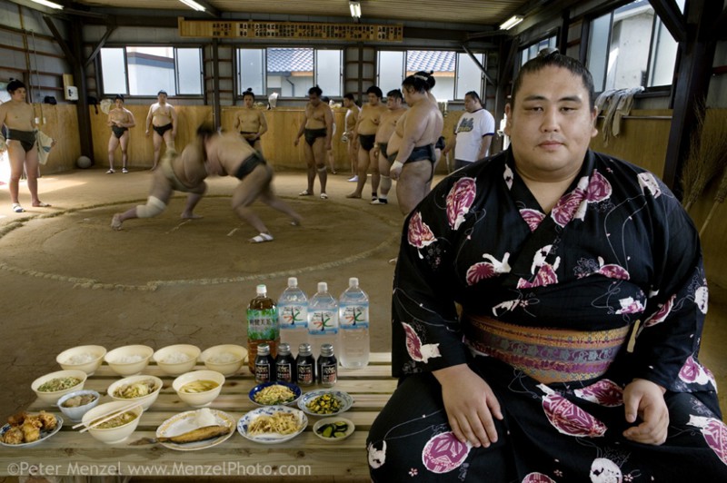Такеши Масато из города Нагоя (Япония) — профессиональный борец сумо, который выступает под псевдонимом Миябияма, что значит «Грациозная гора». 