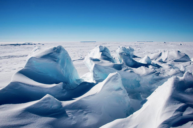 4.  Самое холодное место на Земле – это высокий хребет в Антарктиде, где зафиксировали температуру на уровне – 93,2 °C.