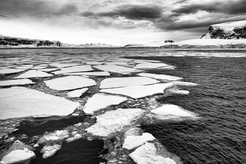 23. Таяние льдов в Антарктиде вызвало легкое изменение гравитации.