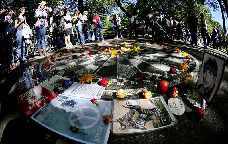 4. Место убийства Джона Леннона (Нью-Йорк, США)