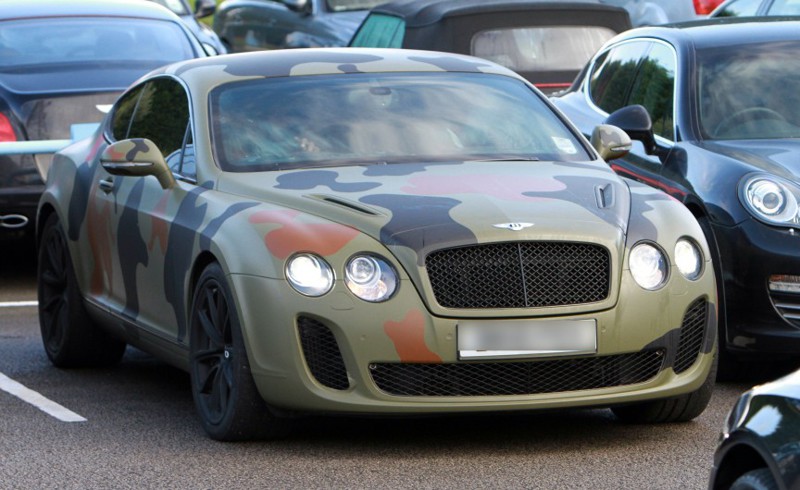 36. Марио Балотелли: камуфляжный Bentley Continental