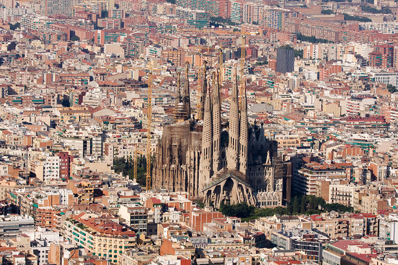 Sagrada Familia - самое памятное и гротескное творение Антонио Гауди