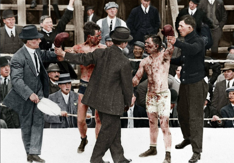 6. Рэй Кэмпбелл и Дик Хайленд в боксерском матче, 3 мая 1913 год