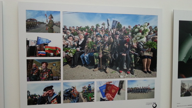 Эта фотография на которой отображено празднование в г.Тирасполь(ПМР), 3-и паспорта Молдавский/Приднестровский/Российский