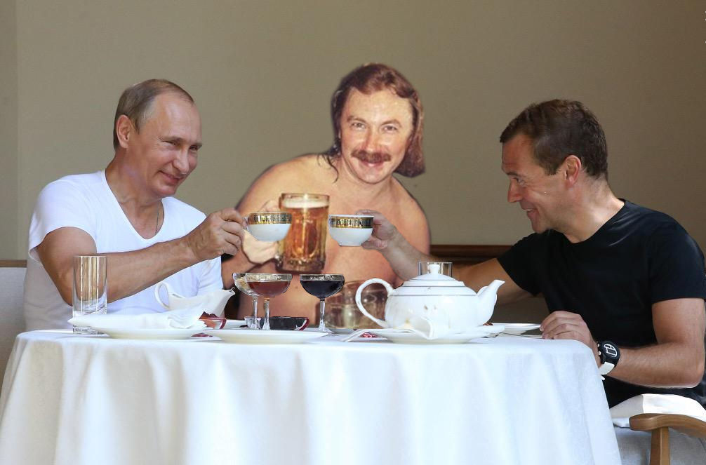 Путин и медведев в жигулях фото