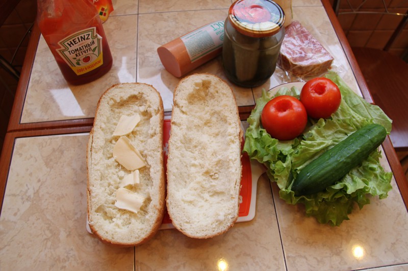 Сделал сыну бутерброд