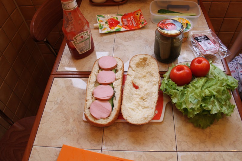 Сделал сыну бутерброд