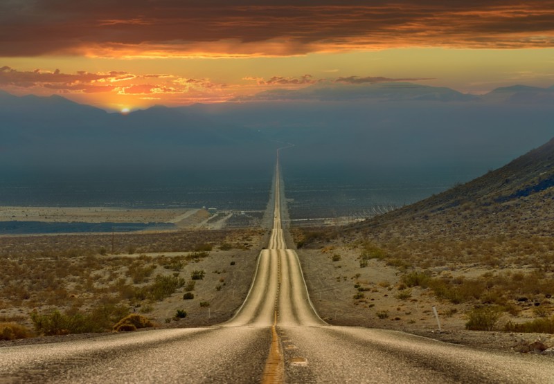 17. Дорога через долину смерти, Калифорния. Более 200 километров по прямой.