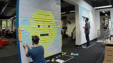 Как украсить офис с помощью 3597 цветных стикеров