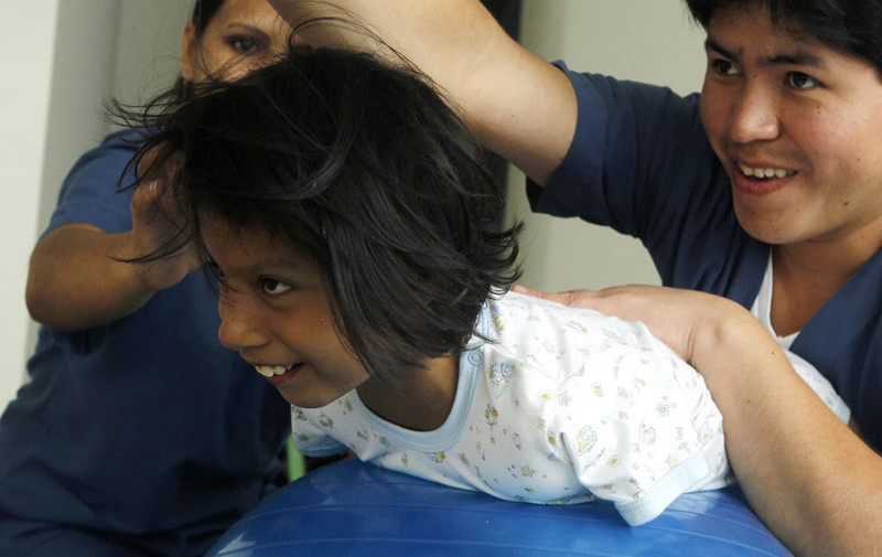 Жизнерадостная девочка-инвалид из Перу