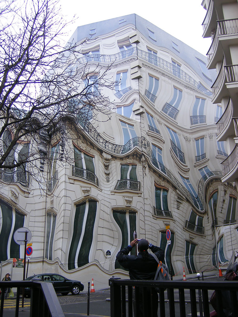 7. Тент, прикрывающий здание во время реконструкции, Париж