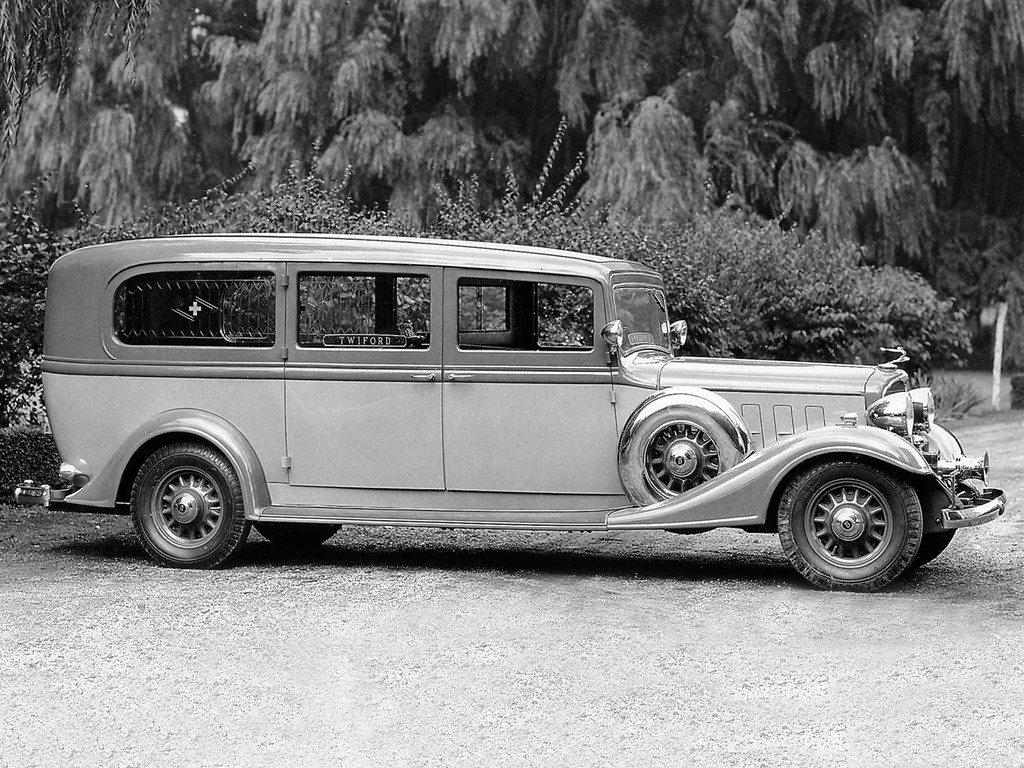 3. Flxible Buick Premier Limousine Ambulance '1933 