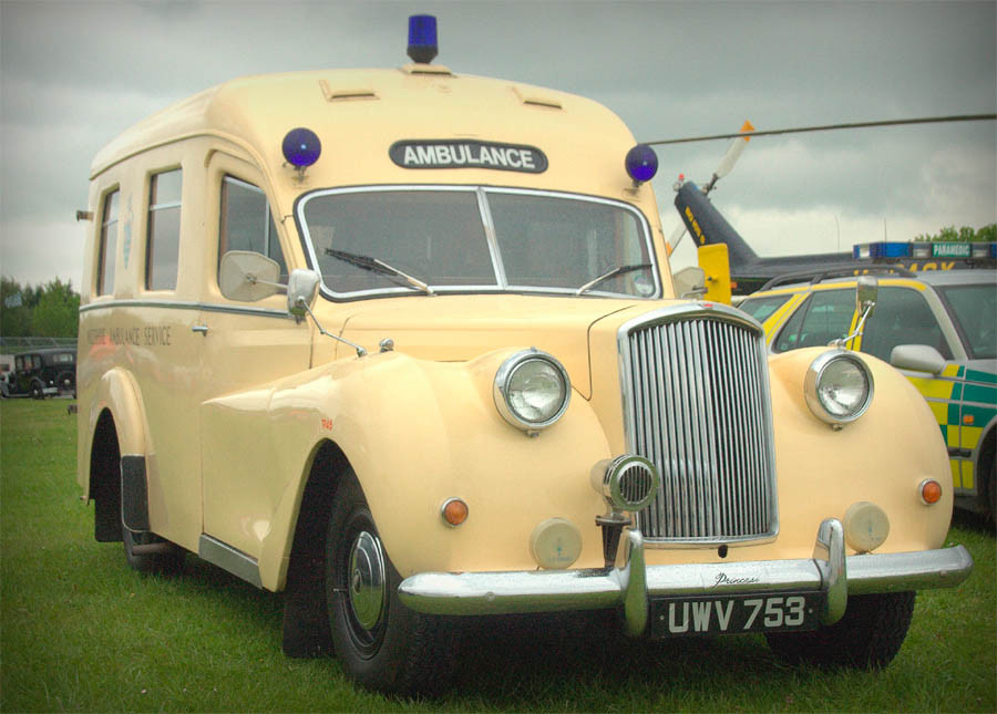 15. Austin A135 Princess Lomas Ambulance '1956