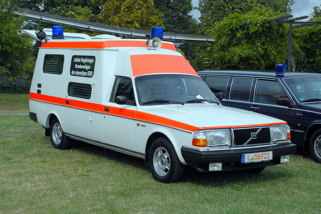 48. Volvo 240 Ambulance. Свеи до сих пор строят подобные кузова и эксплуатируют.