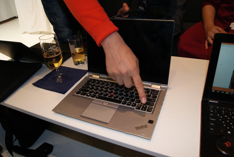 Первые фотографии серебристого ThinkPad