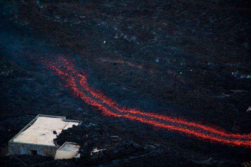 Как видят действующий вулкан люди, живущие поблизости от него