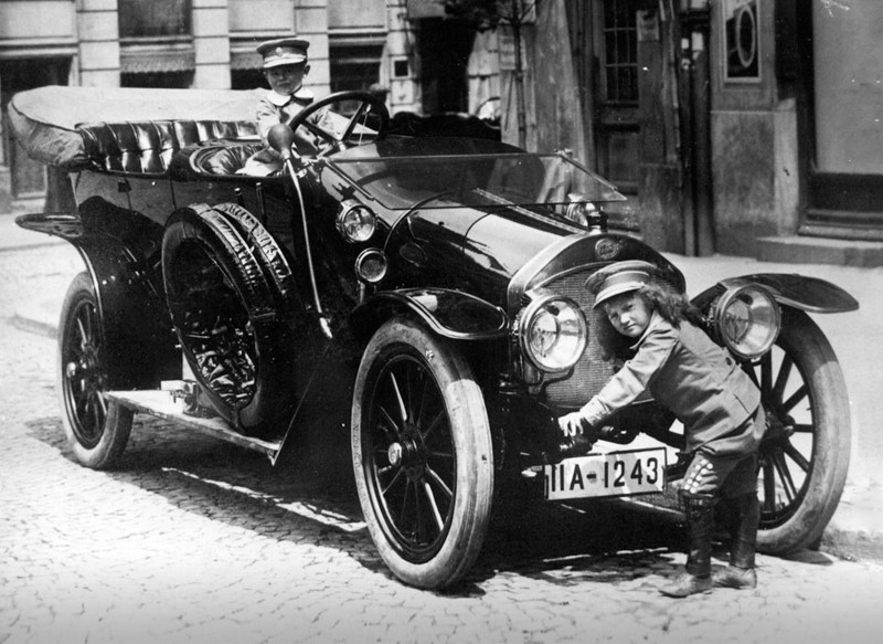 2. Aston Martin «Coal Scuttle» (1914)