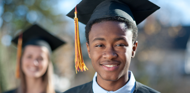 Афроамериканцам и латиноамериканцам в США университетский диплом несёт