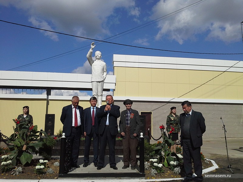 В поселке Шелангер Республики Марий Эл открыли памятник Сталину