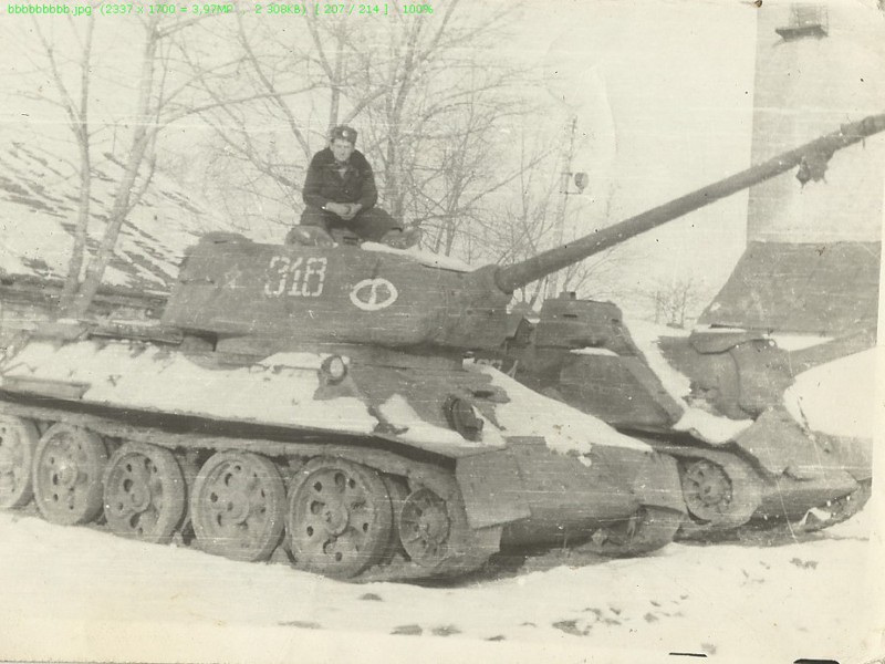 И такая техника была: Т-34/85М и.. 