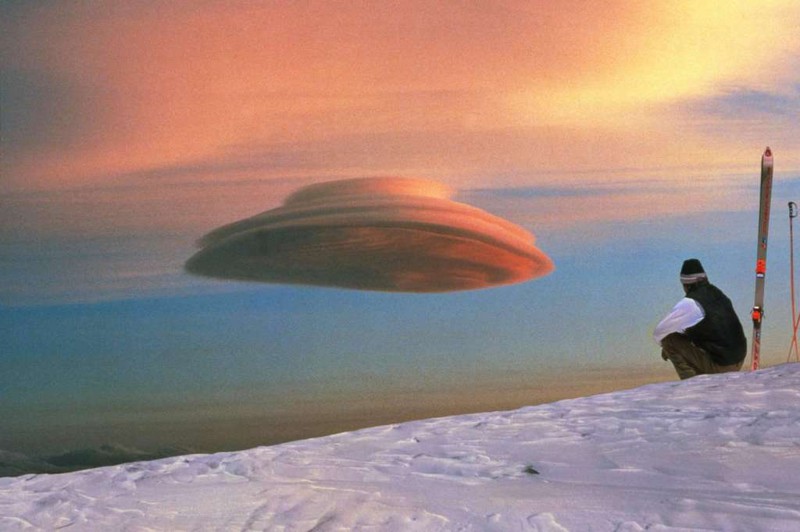 Чечевицеобразное облако, напоминающее неопознанный летающий объект