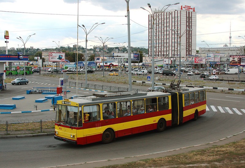 11. Троллейбусы. Очень распространенный транспорт в больших спальных районах. На сентябрь 2015 - 43 маршрута