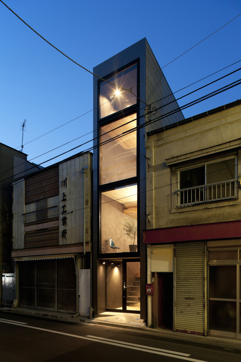 Дом шириной 1.8 метра в Японии