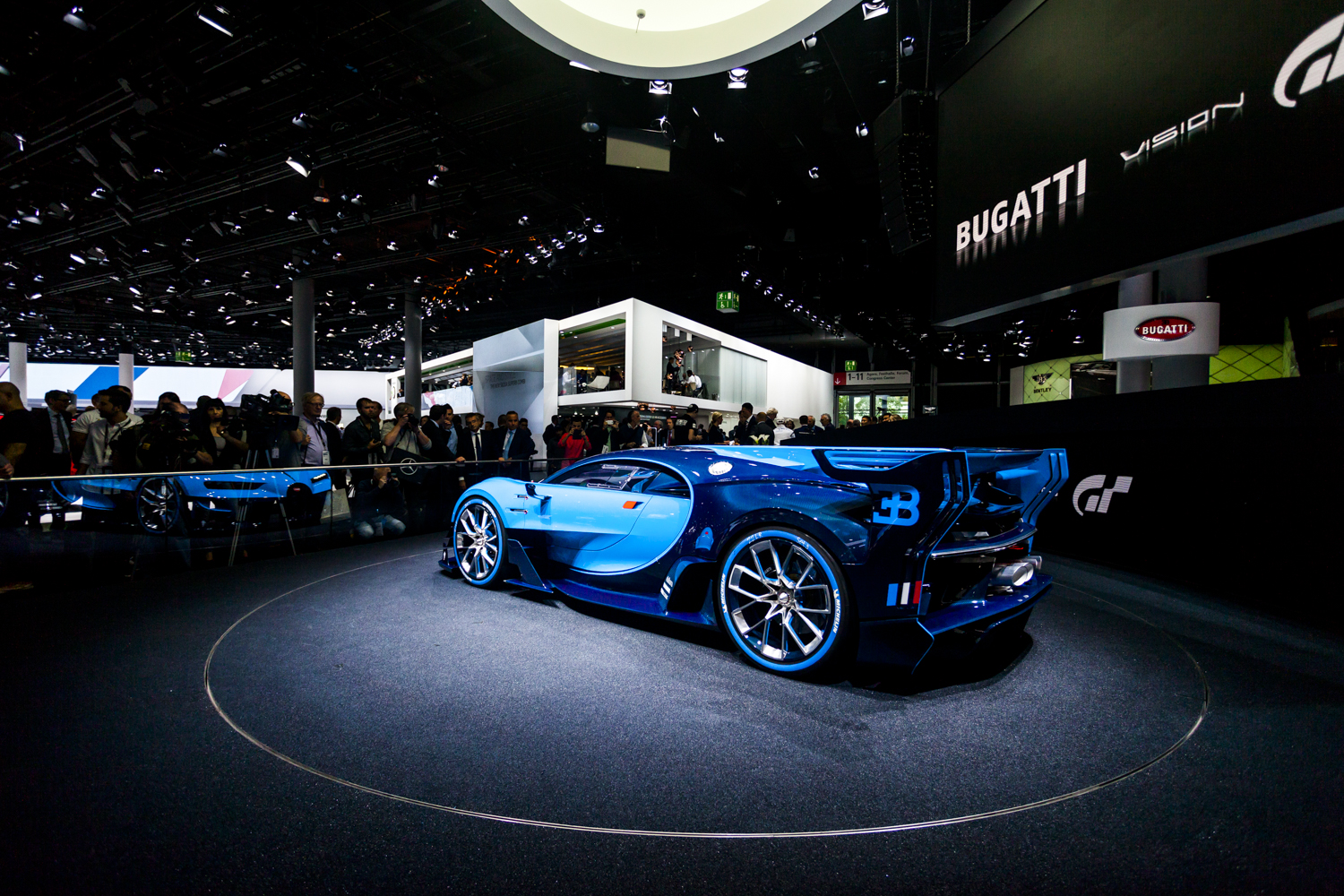 Bugatti gran turismo. Bugatti Vision Gran Turismo. Бугатти Вижн Гран Туризмо салон. Bugatti Vision Gran Turismo салон. Бугатти Вейрон в Гран Туризмо 6.