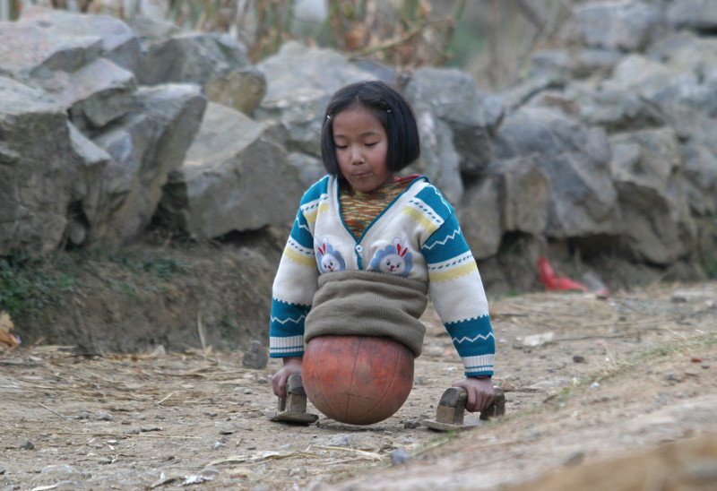 Добра пост: История девочки с баскетбольным мячиком