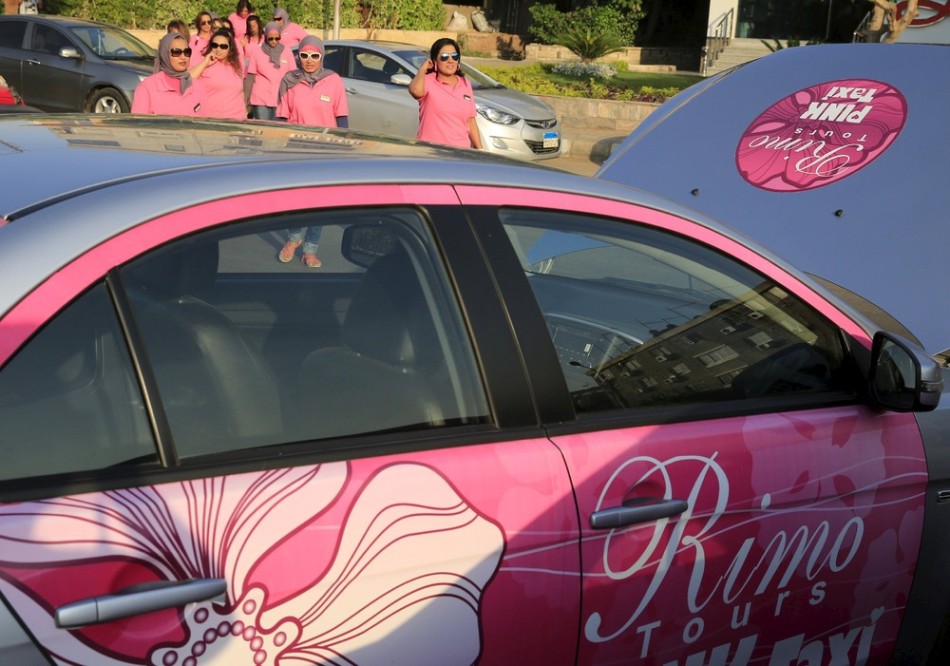 Pink Taxi такси. Женское такси. Розовое такси в Египте. Женское такси москва