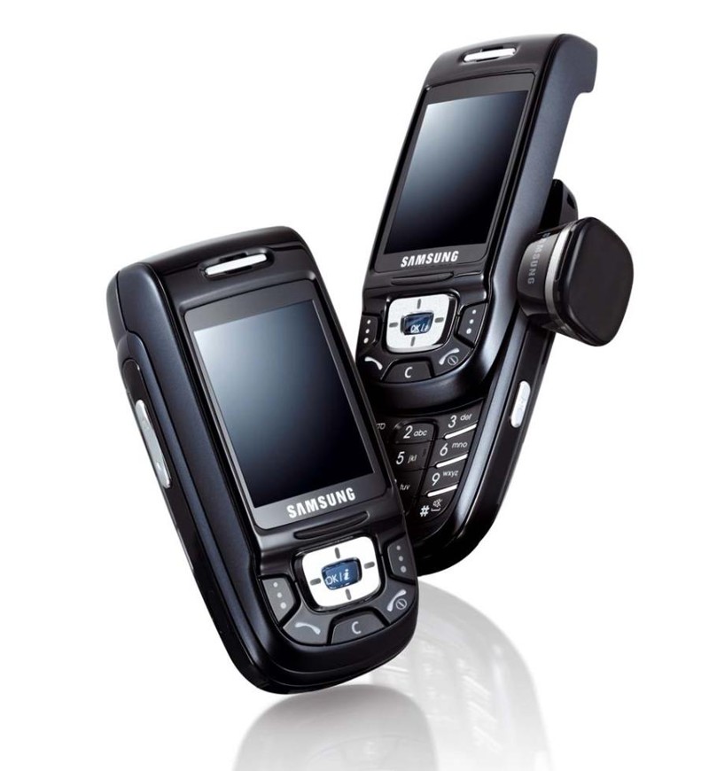 8. Samsung D500 (2005, $700)