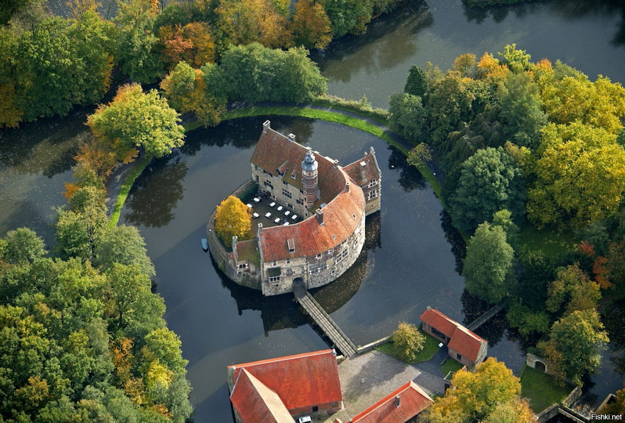 Germany water. Замок Вишеринг Германия. Крепость Фишеринг, Германия. Замок Вишеринг , г. Людингхаузен, Германия. Замок Фишеринг (Burg Vischering), Германия.