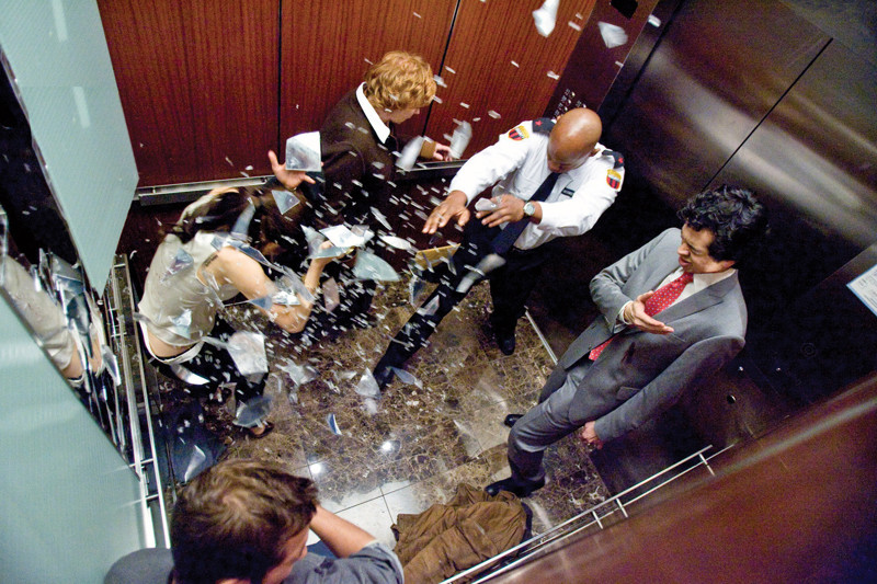 7. Если лифт падает, подпрыгивание спасет вам жизнь