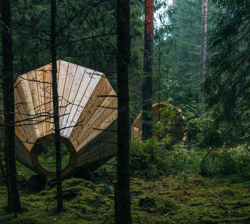 Акустическая установка, позволяющая слушать звуки леса
