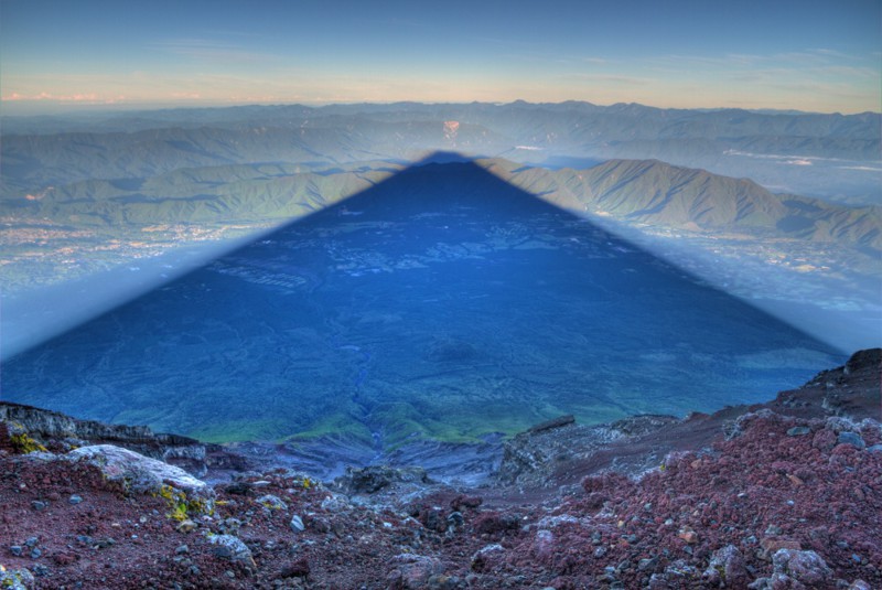 Тень горы Фудзияма длиной 24 км, Япония