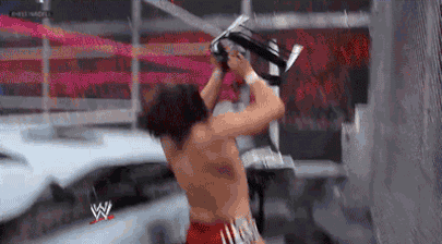 Хочу посмотреть на того, в кого улетели все эти стулья