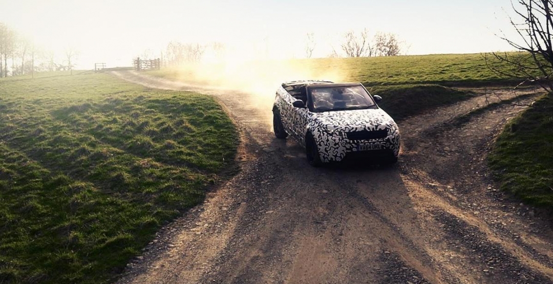 Land Rover рекламирует новый Evoque с помощью "скелетов" evoque, land rover, креатив, реклама