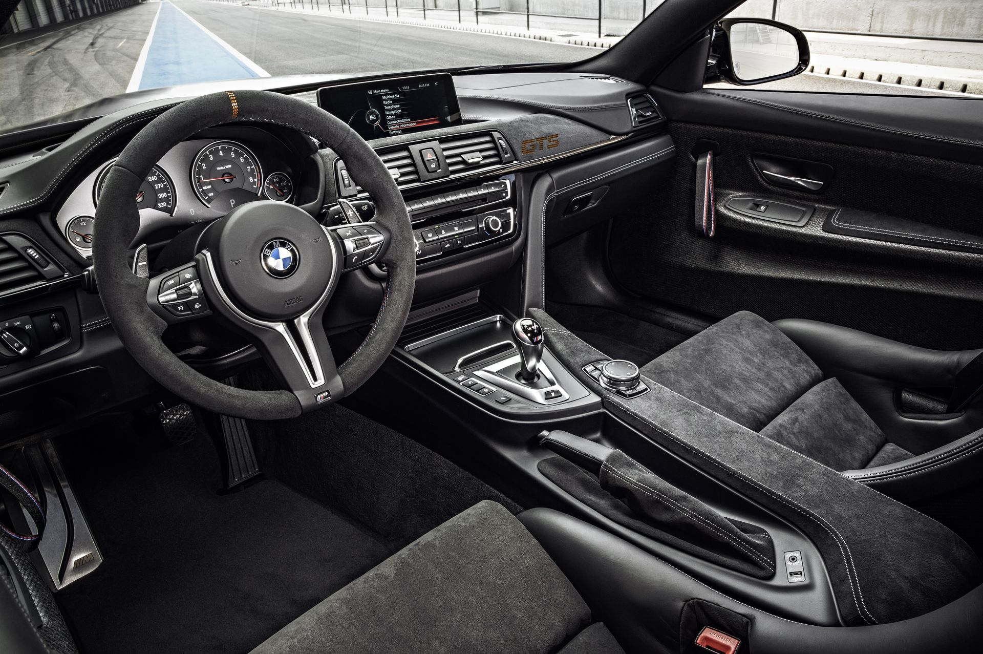 M4 GTS самый быстрый серийный BMW