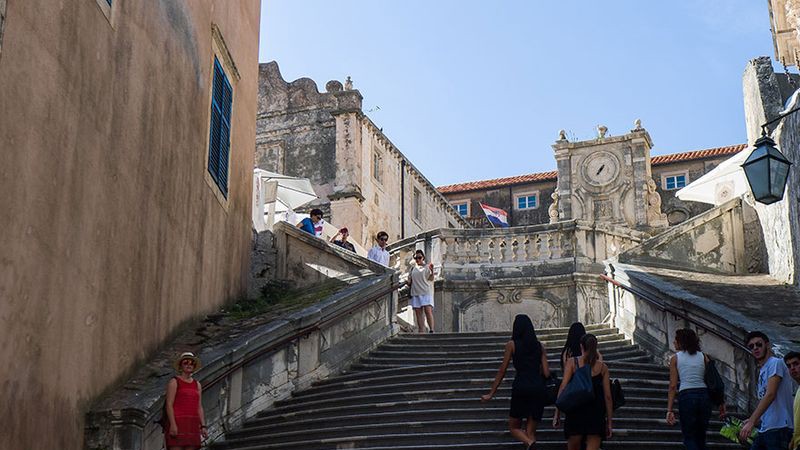 9. Лестница в стиле барокко (Дубровник) и знаменитая сцена пристыжения
