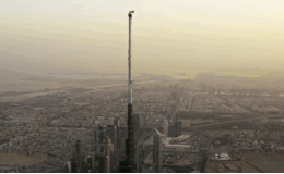 18.  Прыжок с самого высокого здания в мире, Бурдж-Халифа 