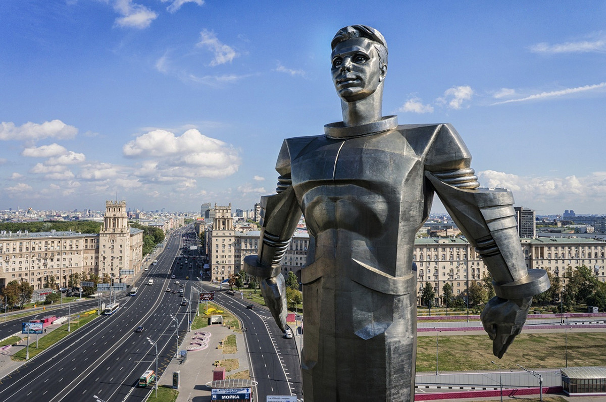 Все статуи в россии