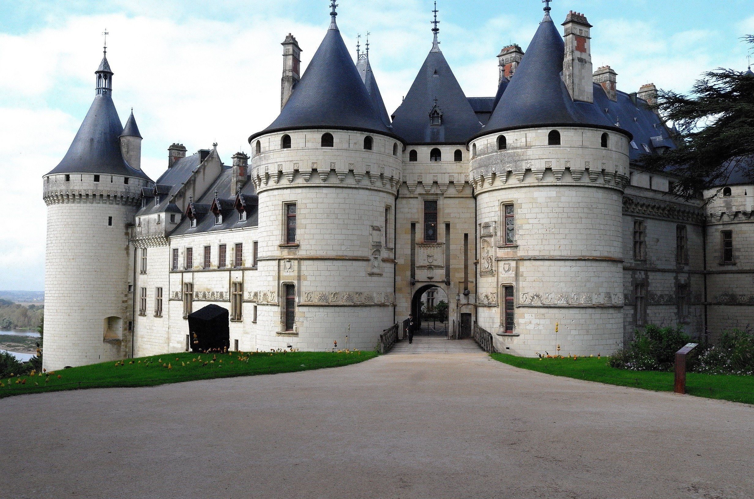 Средневековый замок во франции. Замки Луары Франция. Замки Лауры во Франции. Замок Шенонсо Франция. Замок Пиньероль Франция.