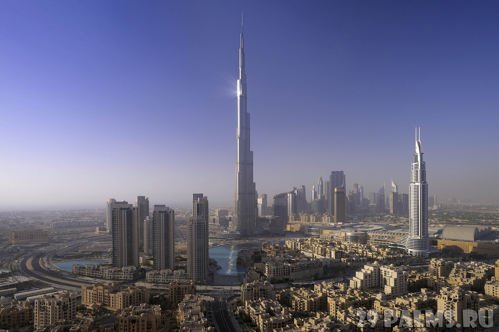 Самое высокое здание учебного заведения в мире. Башня Бурдж Халифа. Башня в ОАЭ Бурдж Халифа. Здание Бурдж Халифа. Небоскрёб Бурдж-Хали́фа (Дубай).