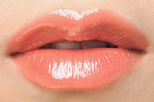 8. Цвет помады должен быть на два тона темнее вашего натурального цвета губ